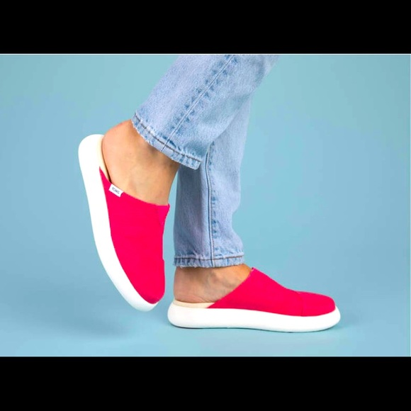 TOMS Mallow Mule Slip Ons - Picture 1 of 3